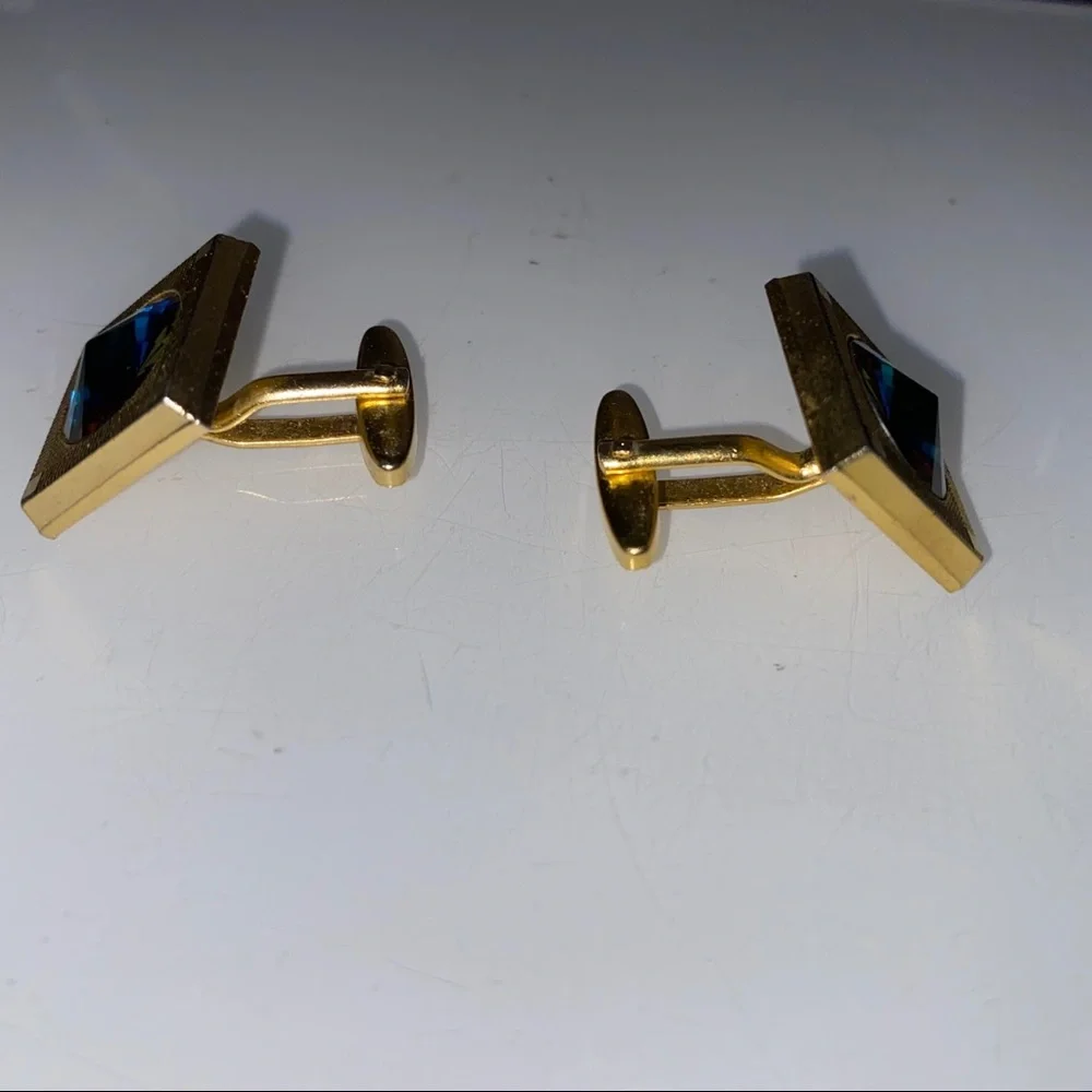 Kaleidoscope stone in gold toned‎ case cuff links